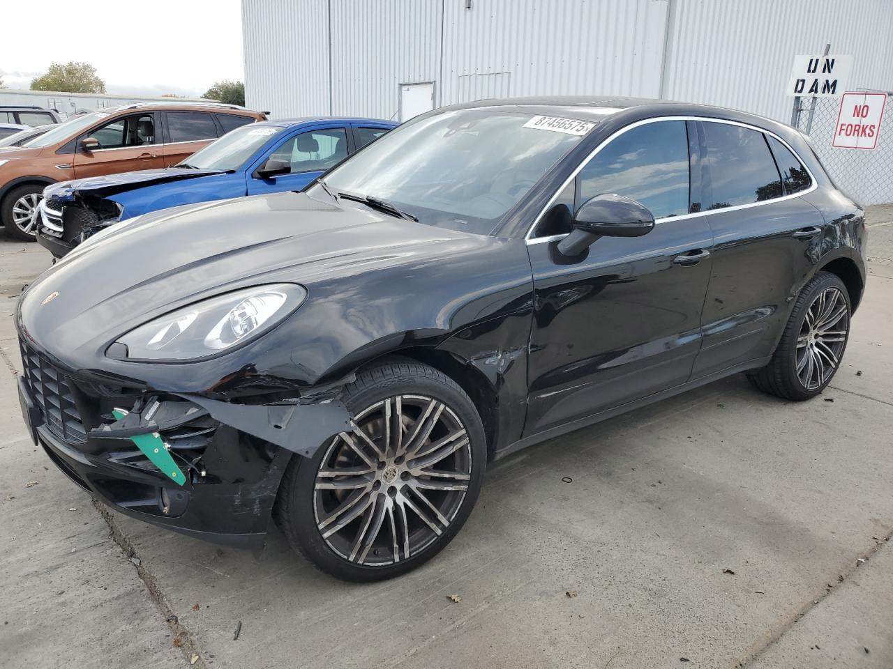 2017 PORSCHE Macan