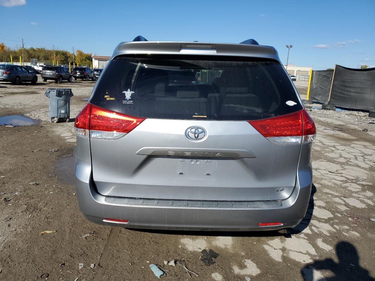 2012 TOYOTA SIENNA