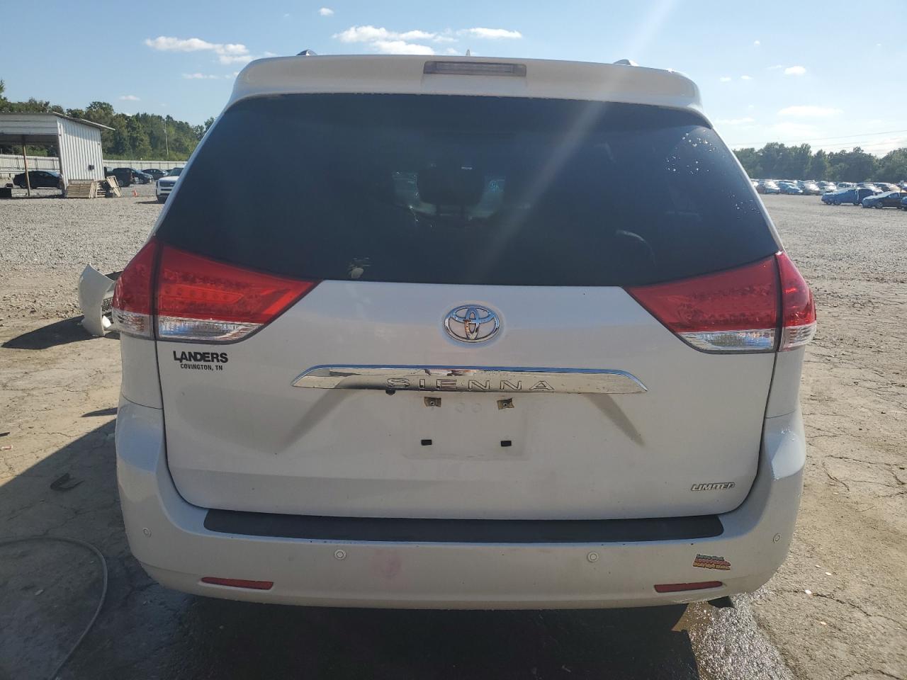 2011 TOYOTA SIENNA
