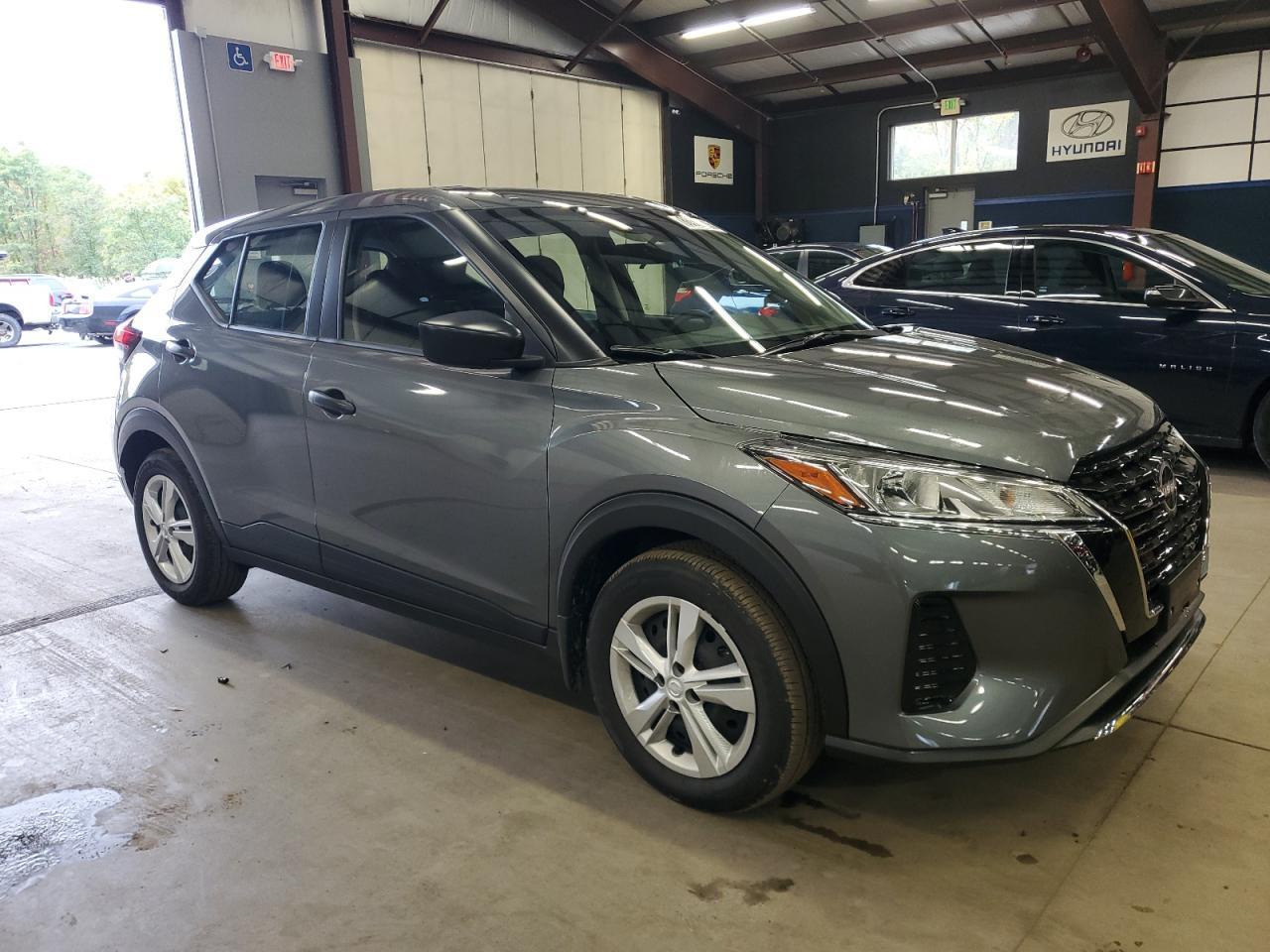 2025 NISSAN KICKS