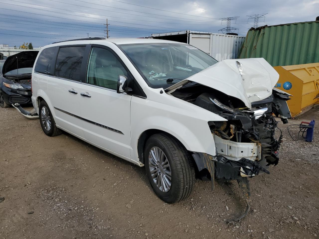 2013 CHRYSLER Town & Country