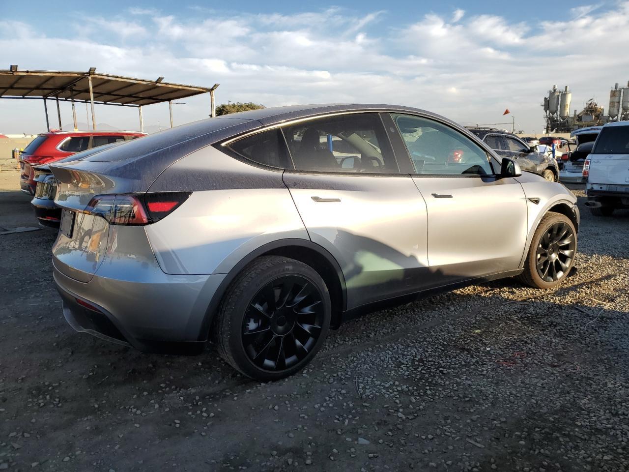 2024 TESLA MODEL Y