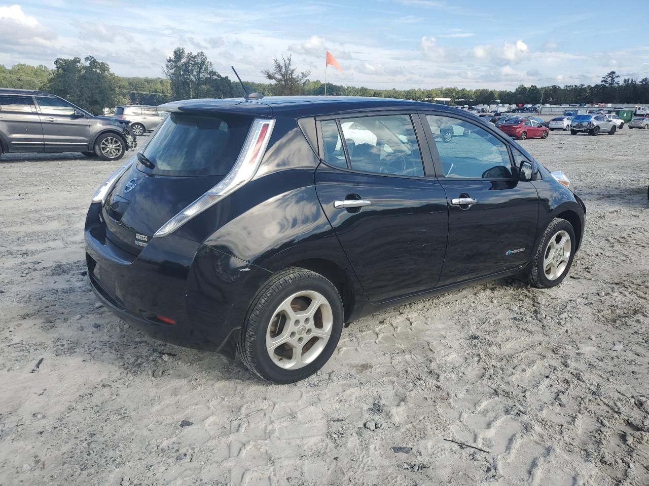 2015 NISSAN LEAF