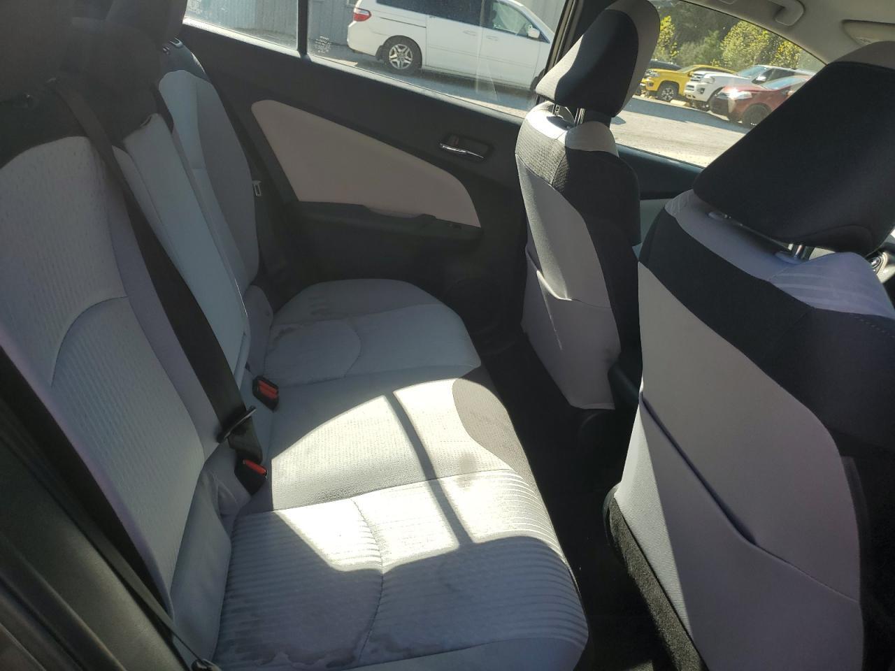 2016 TOYOTA PRIUS