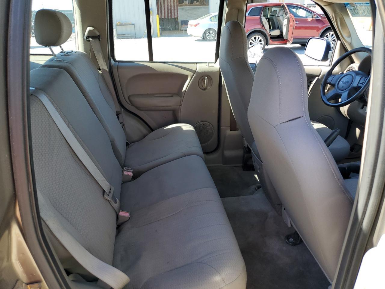 2004 JEEP Liberty