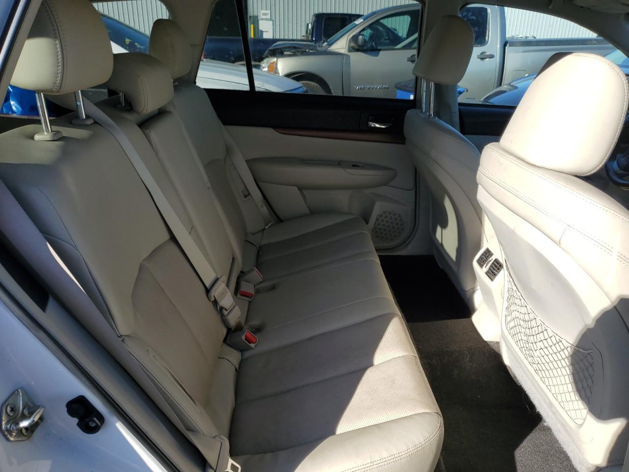 2014 SUBARU Outback