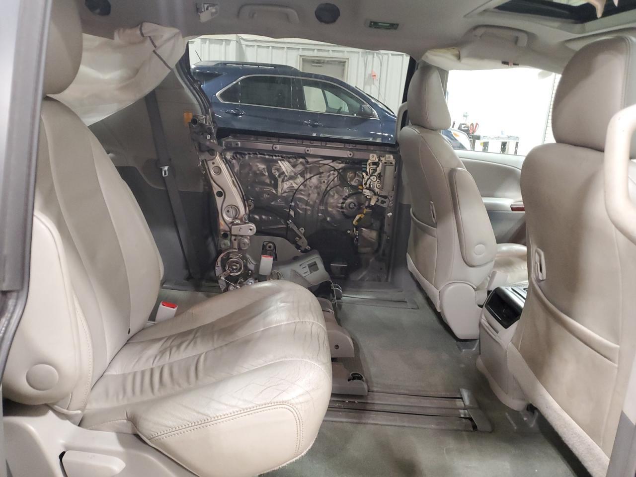 2014 TOYOTA SIENNA