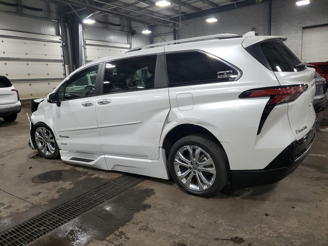 2022 TOYOTA SIENNA
