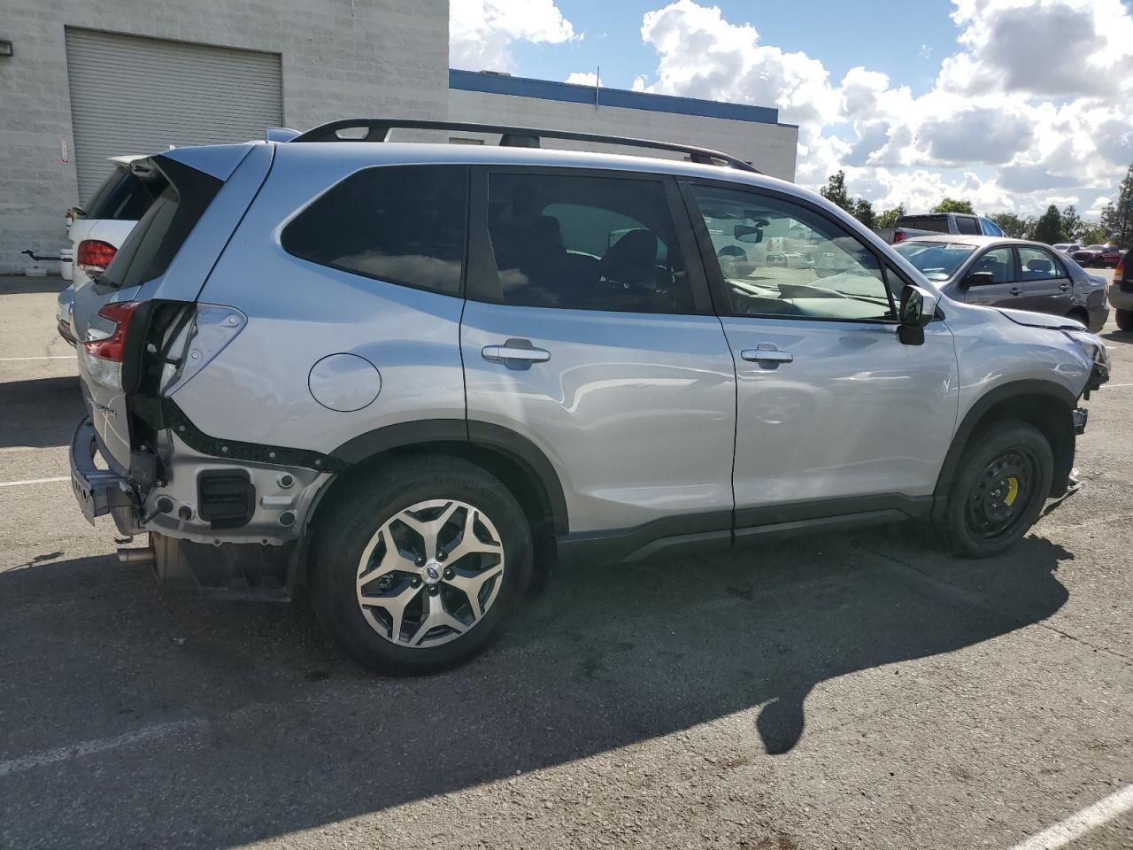 2023 SUBARU FORESTER