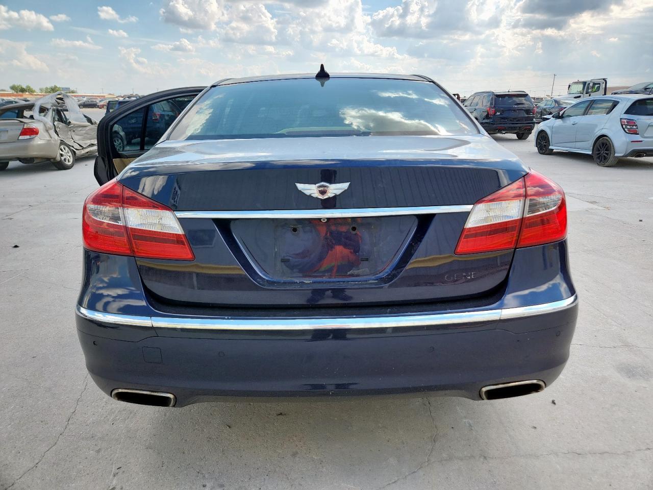 2013 HYUNDAI GENESIS