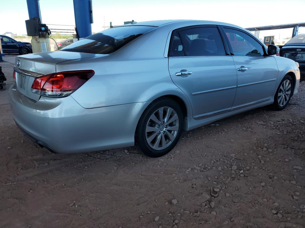 2011 TOYOTA Avalon
