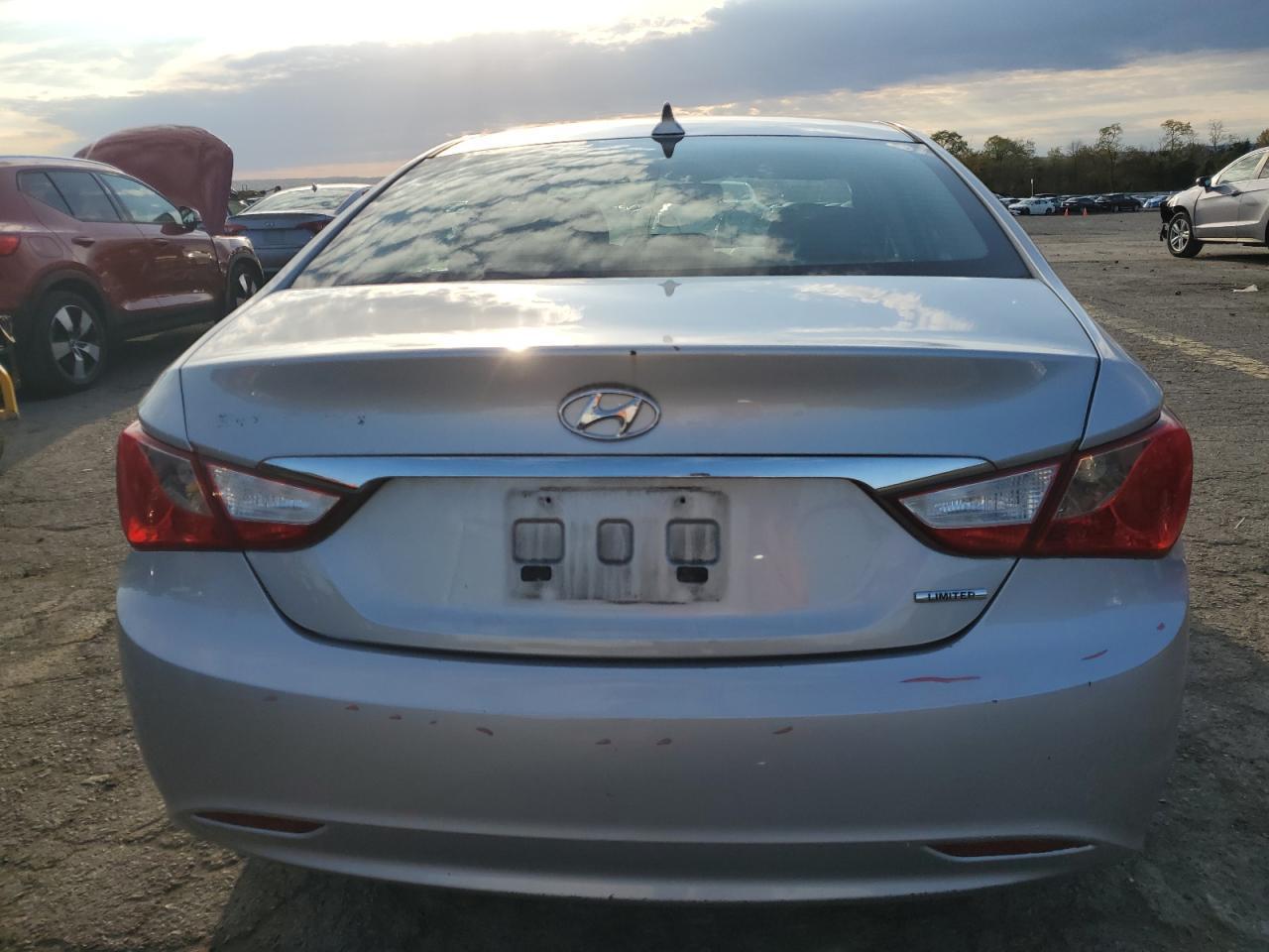 2011 HYUNDAI SONATA