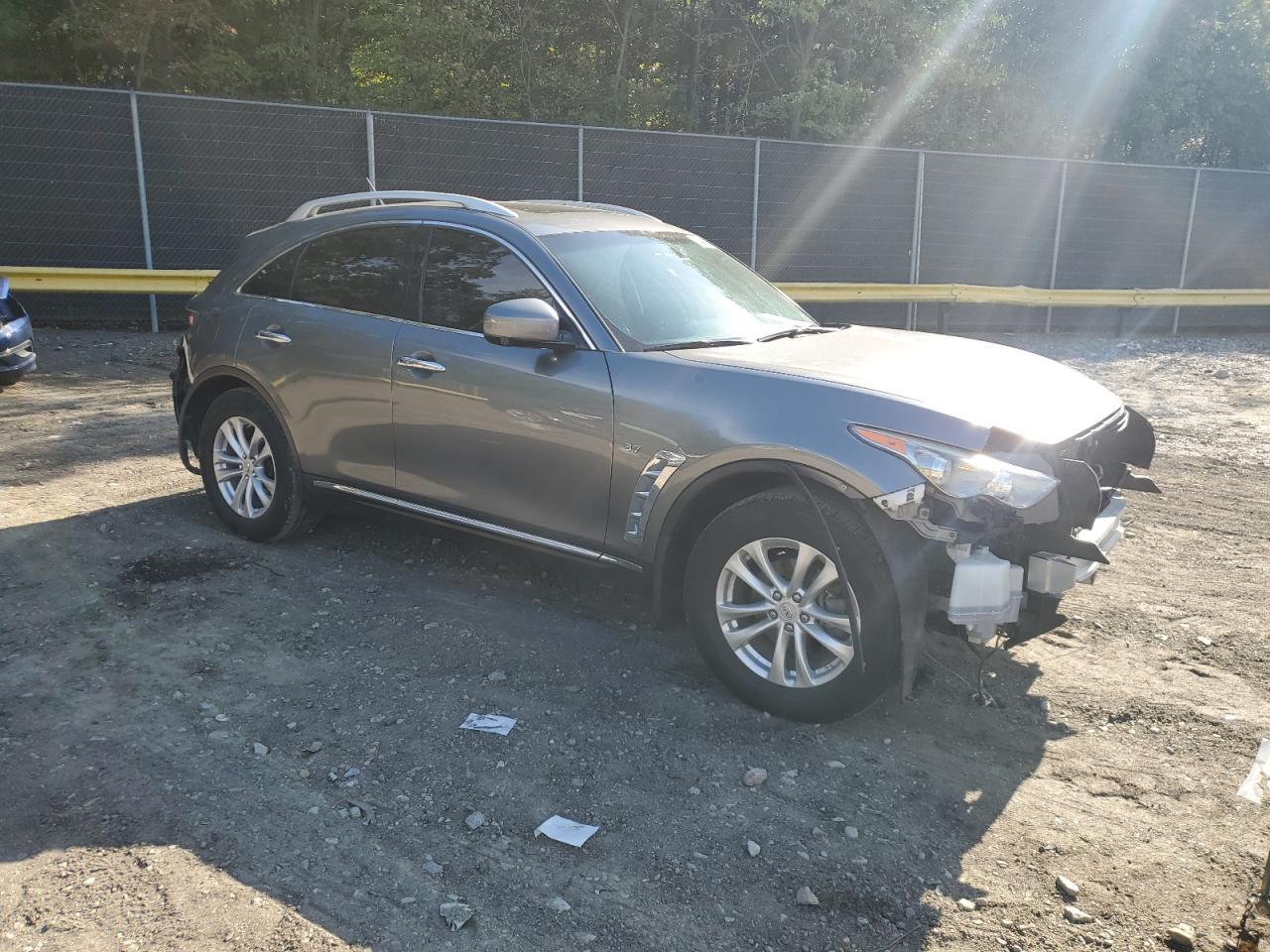 2017 INFINITI QX70