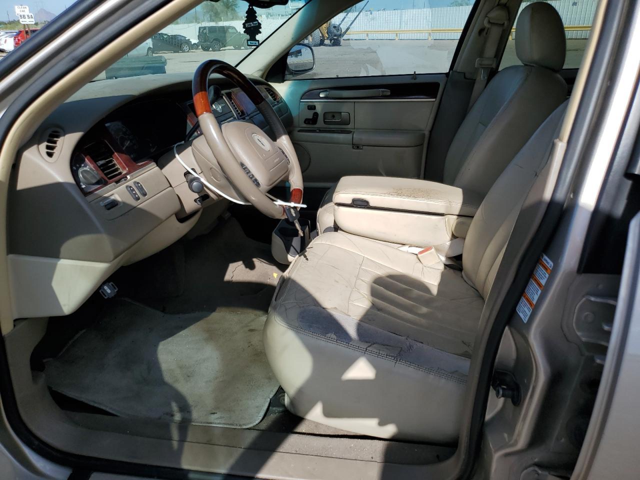 2003 LINCOLN Town Car