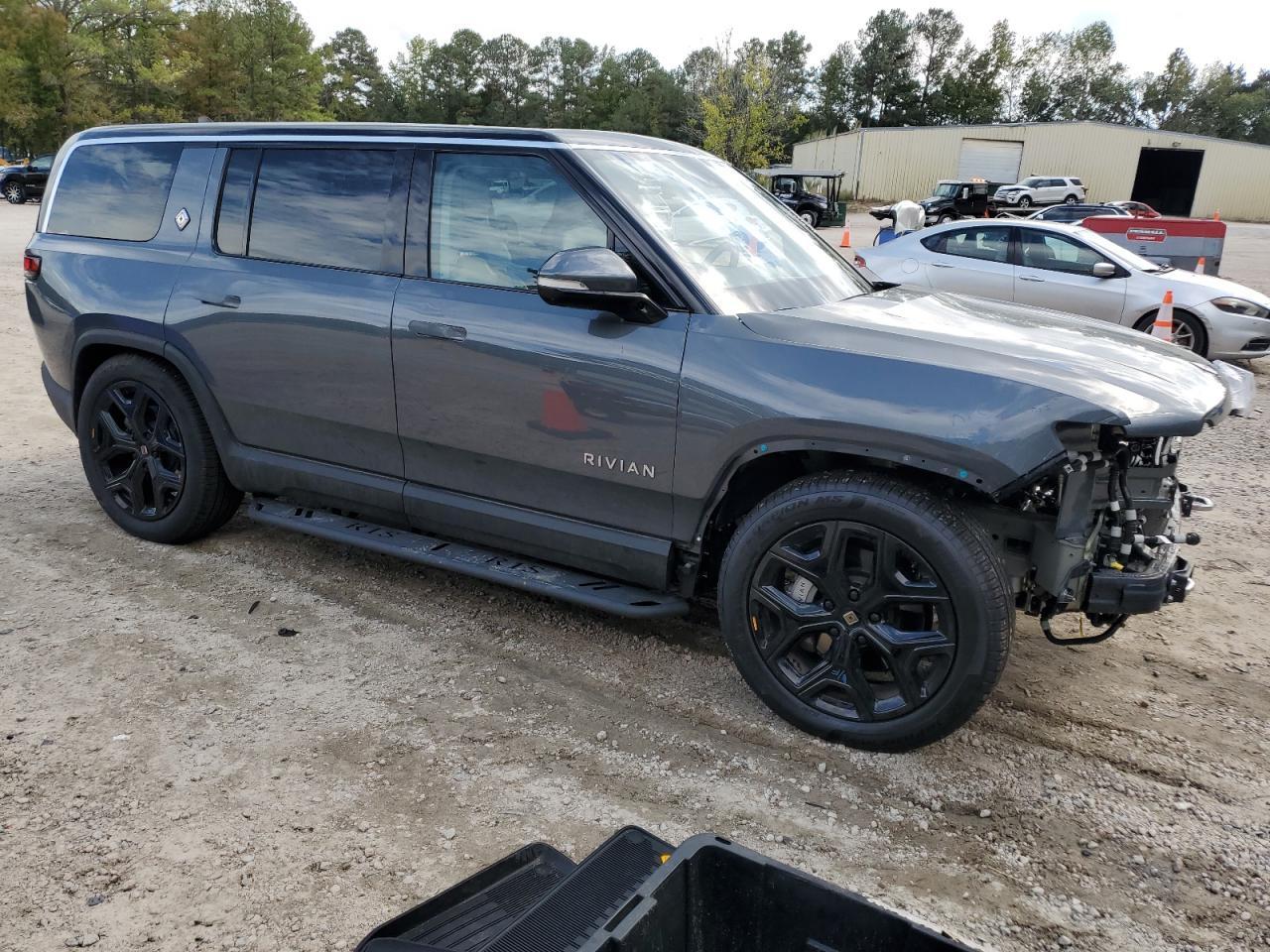 2024 RIVIAN R1s