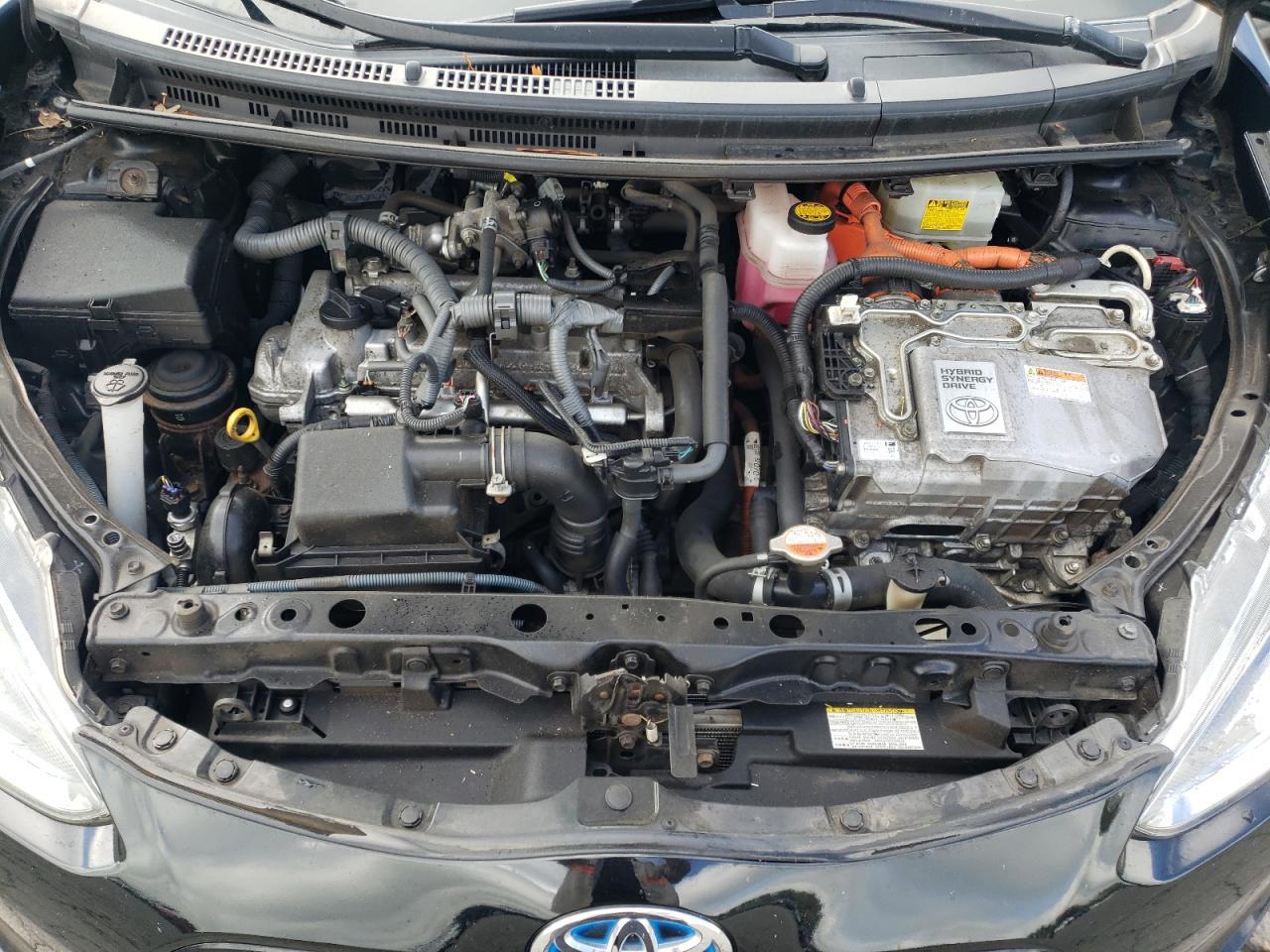 2016 TOYOTA Prius c