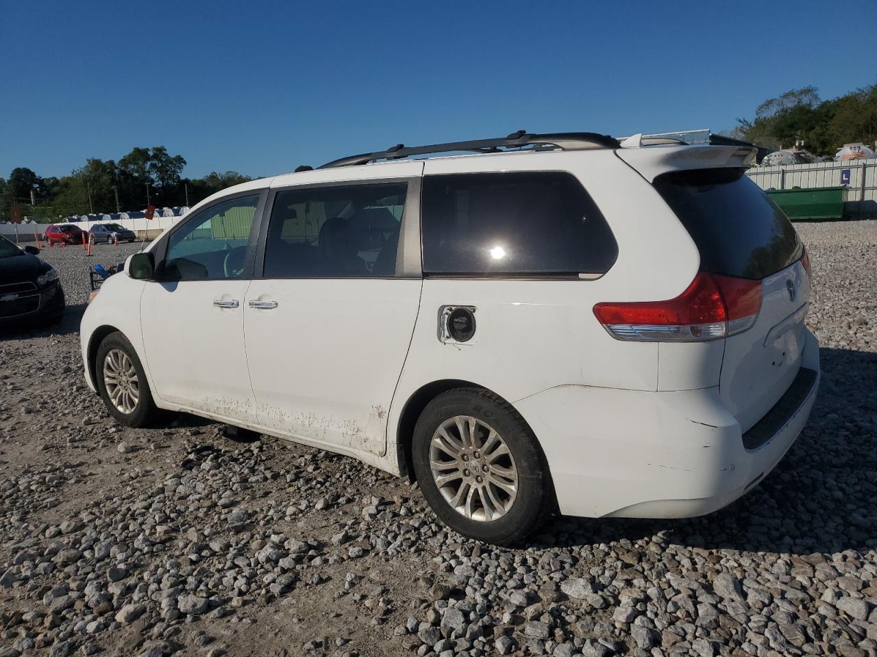 2011 TOYOTA SIENNA