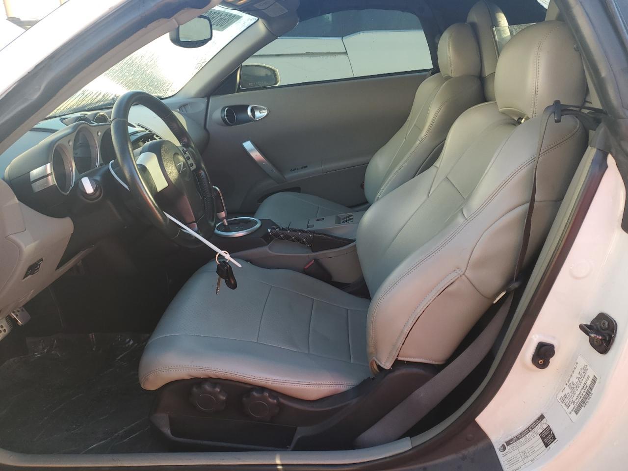 2005 NISSAN Z
