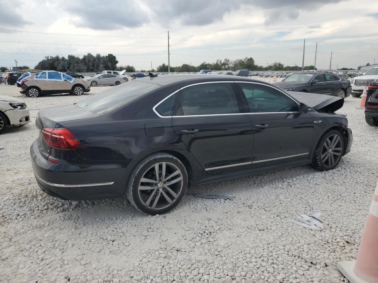 2017 VOLKSWAGEN Passat