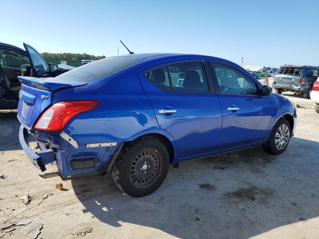 2017 NISSAN VERSA