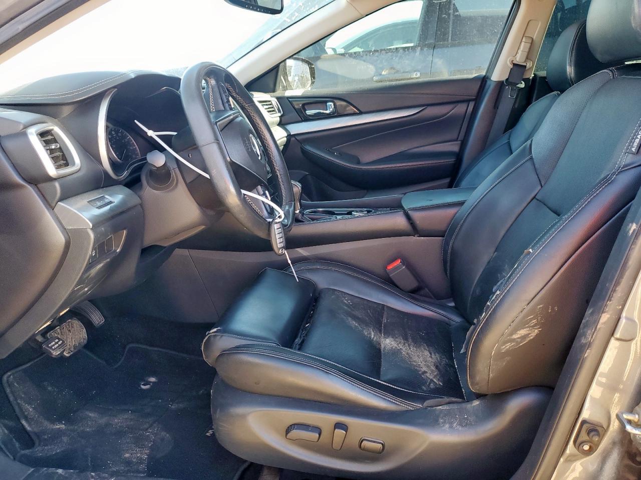 2017 NISSAN Maxima