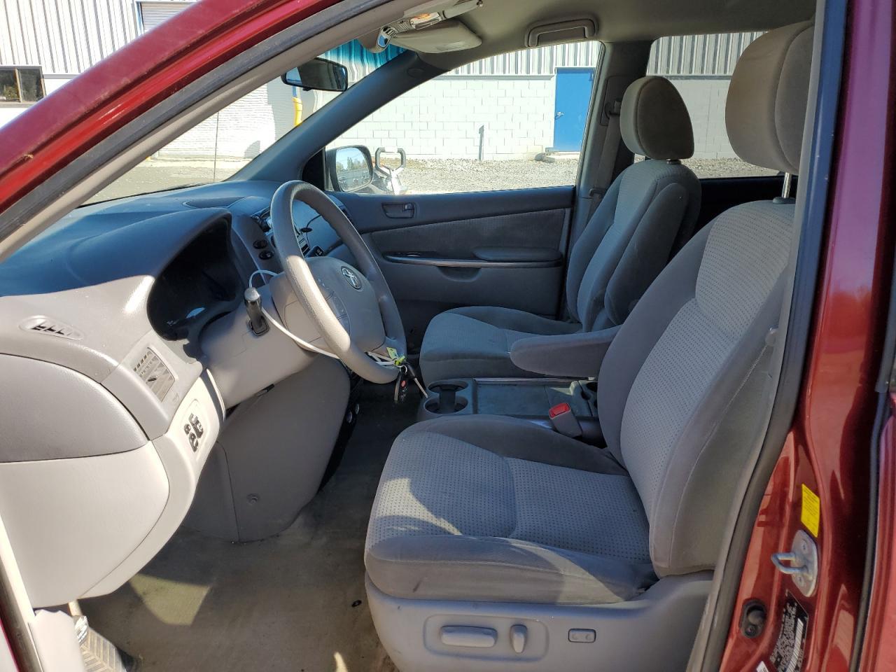 2010 TOYOTA SIENNA