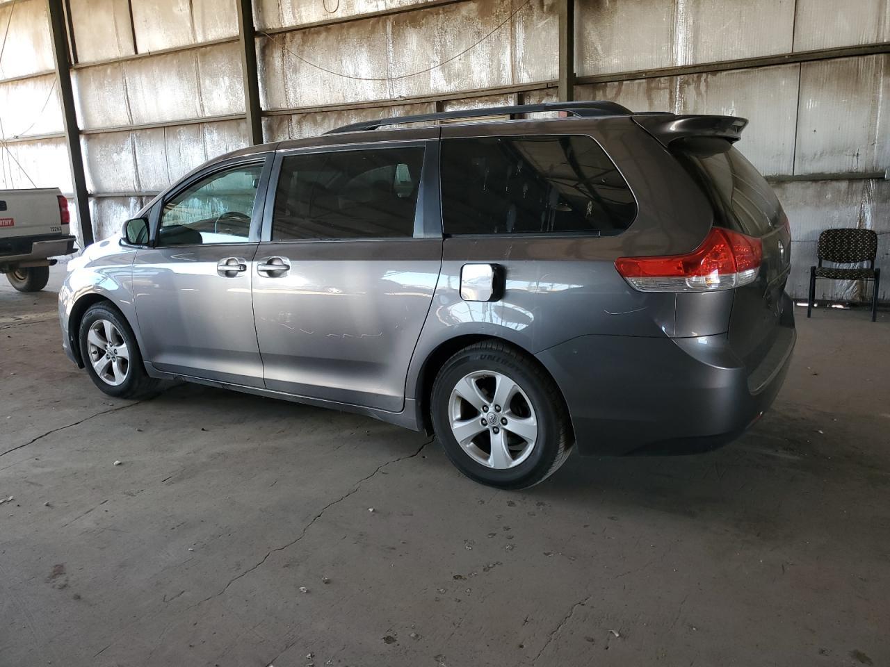 2011 TOYOTA SIENNA
