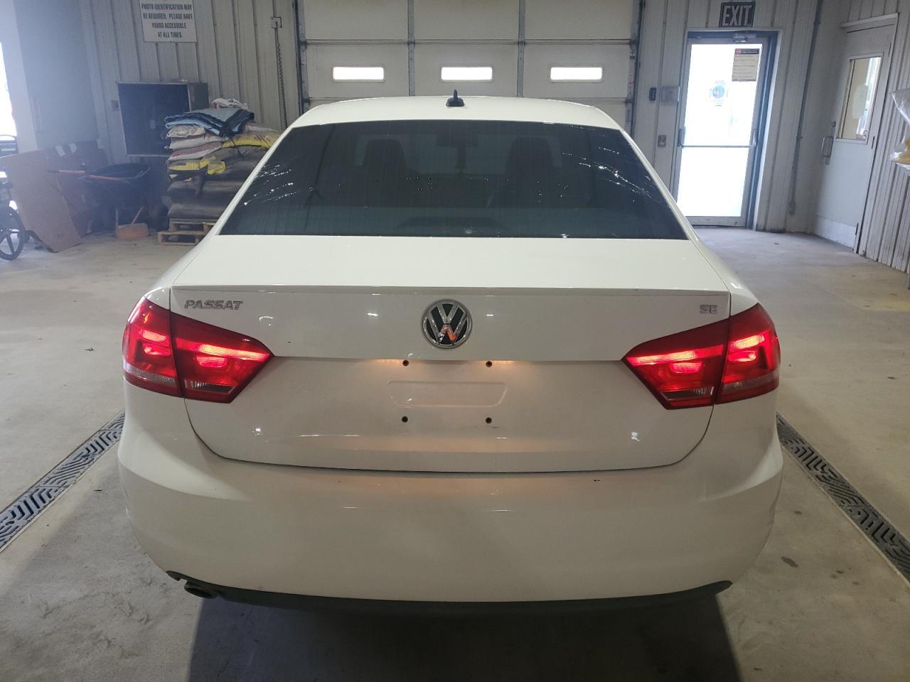 2013 VOLKSWAGEN Passat