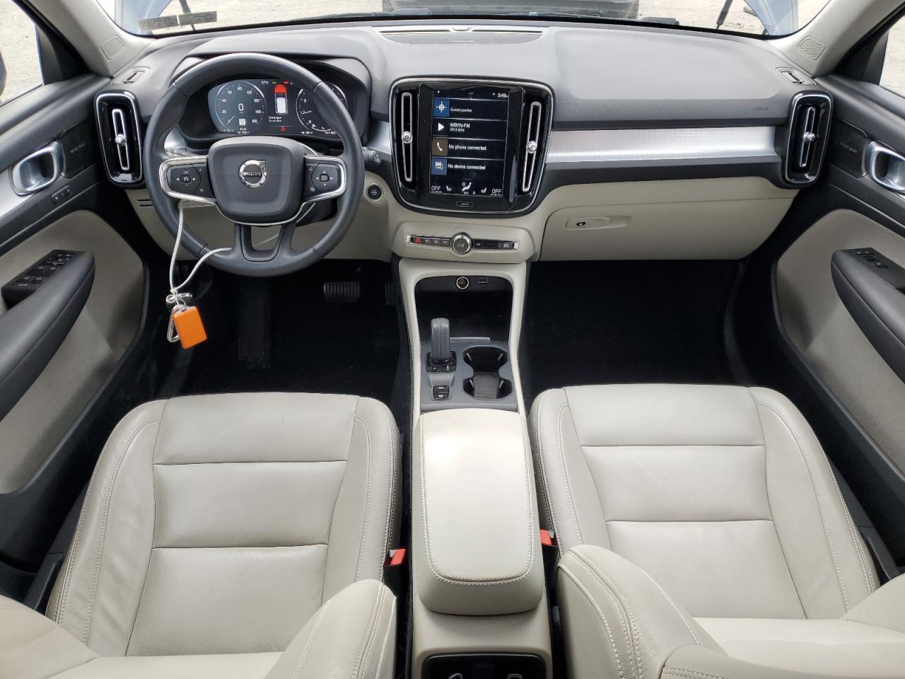 2021 VOLVO XC40