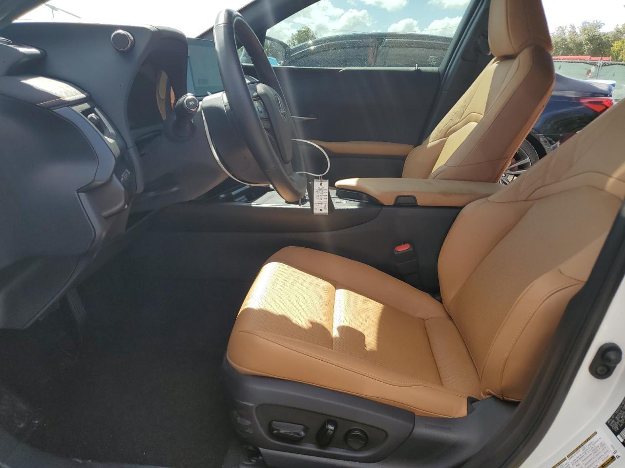 2025 LEXUS Ux