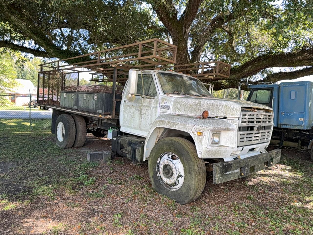 1990 FORD F700