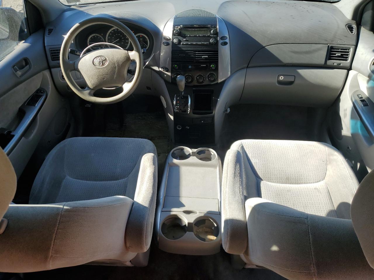 2010 TOYOTA SIENNA