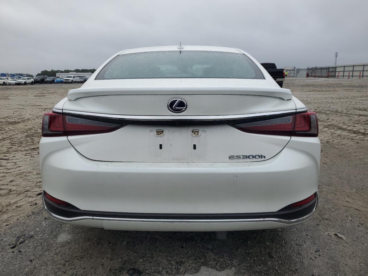 2022 LEXUS ES 300H
