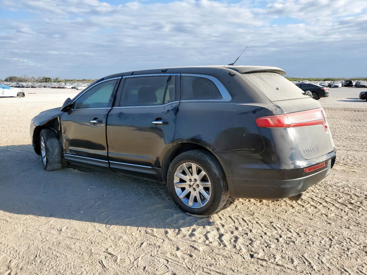 2015 LINCOLN MKT