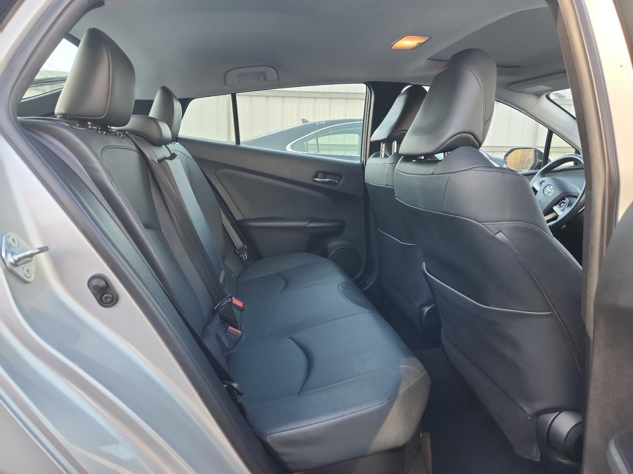 2016 TOYOTA PRIUS