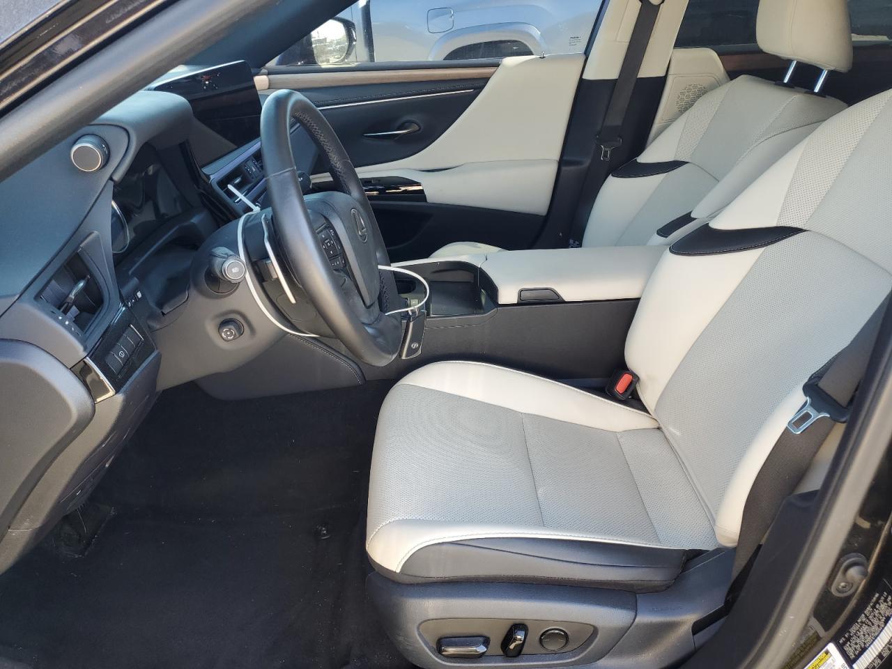 2024 LEXUS Es