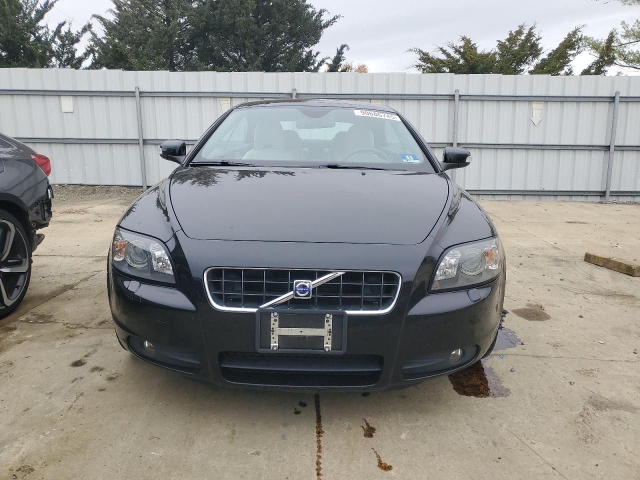 2010 VOLVO C70