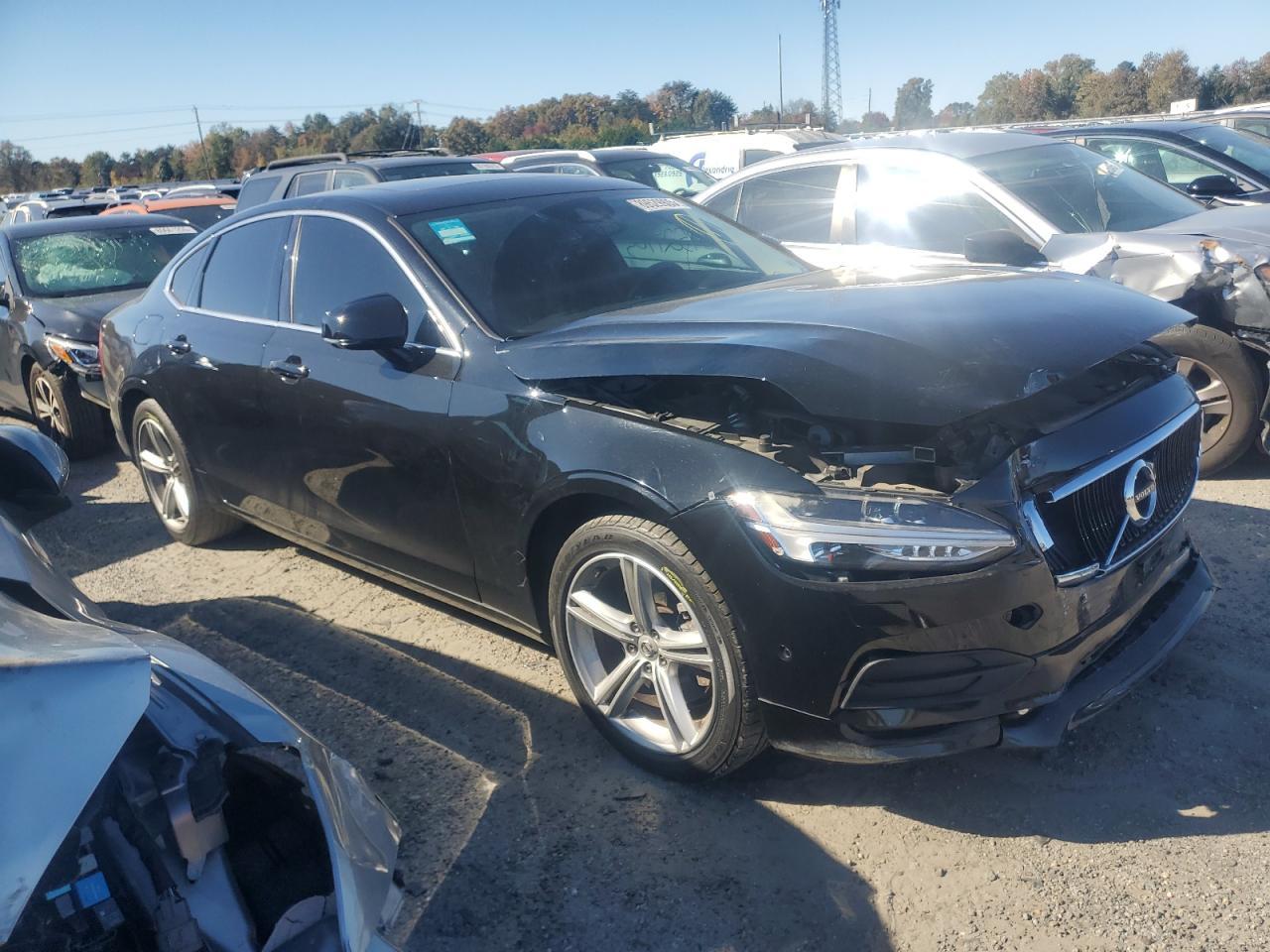 2017 VOLVO S90