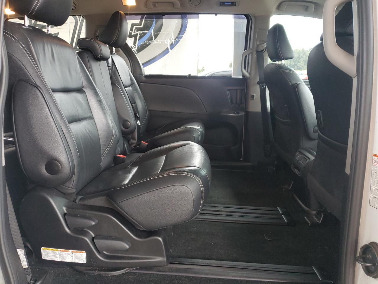 2017 TOYOTA SIENNA