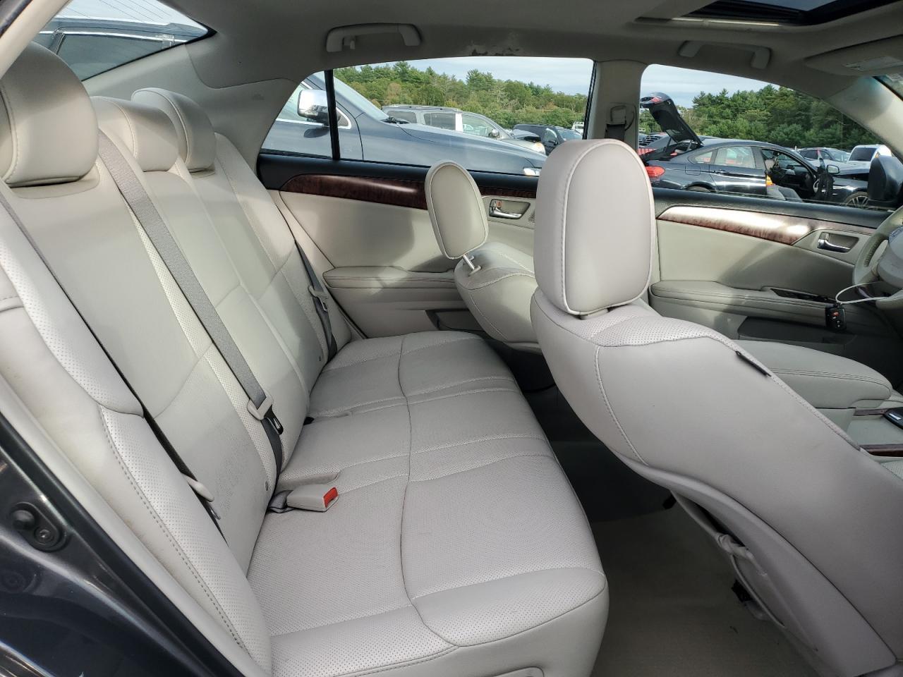 2011 TOYOTA Avalon