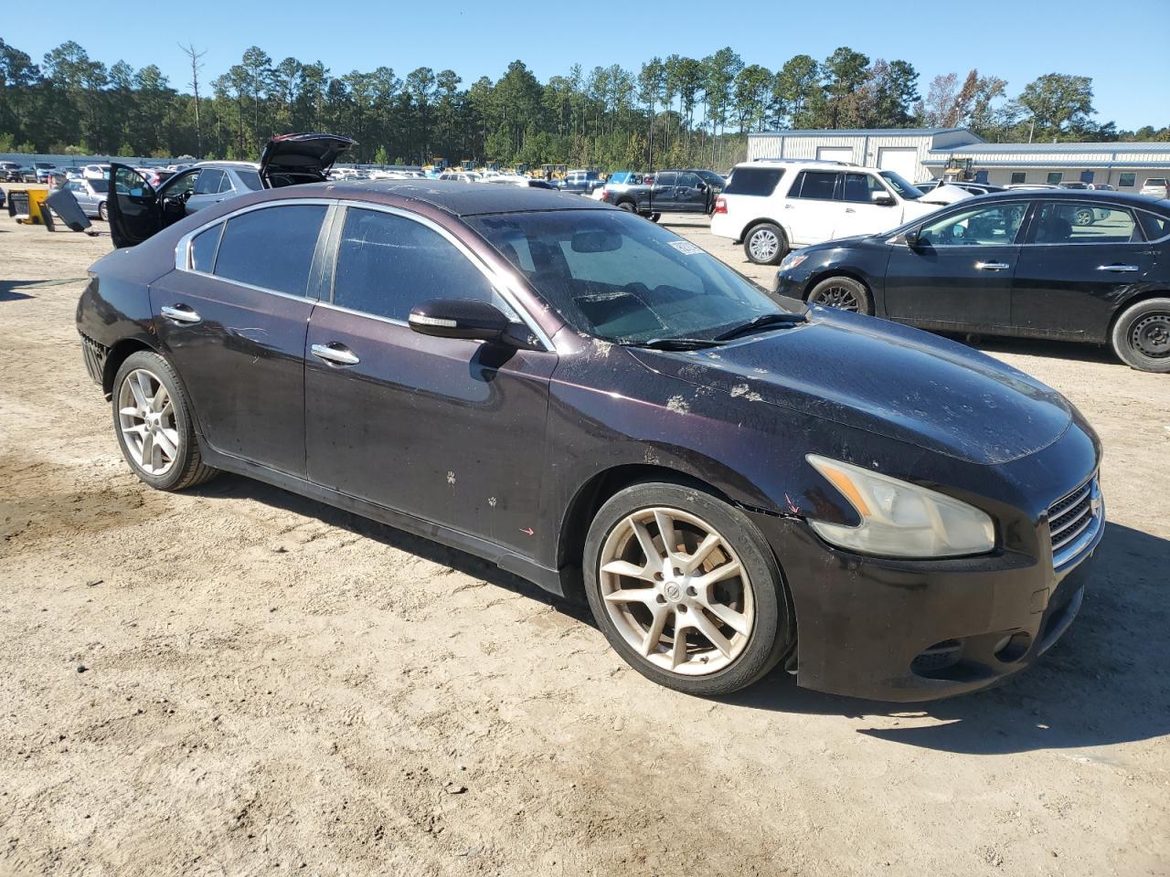 2011 NISSAN Maxima