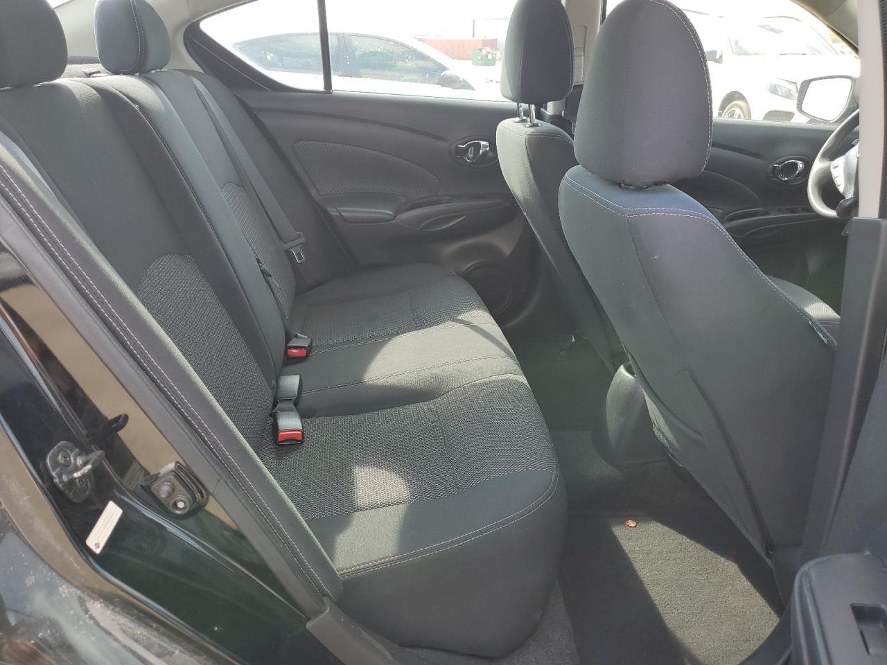 2017 NISSAN VERSA