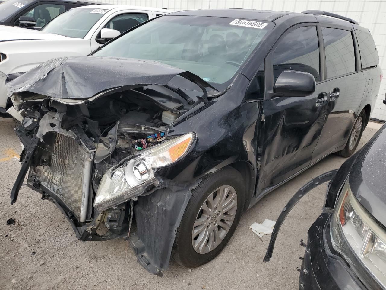 2016 TOYOTA SIENNA