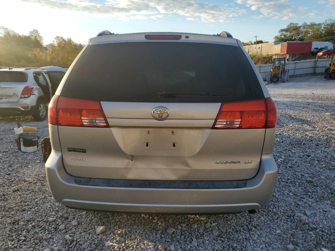 2005 TOYOTA SIENNA