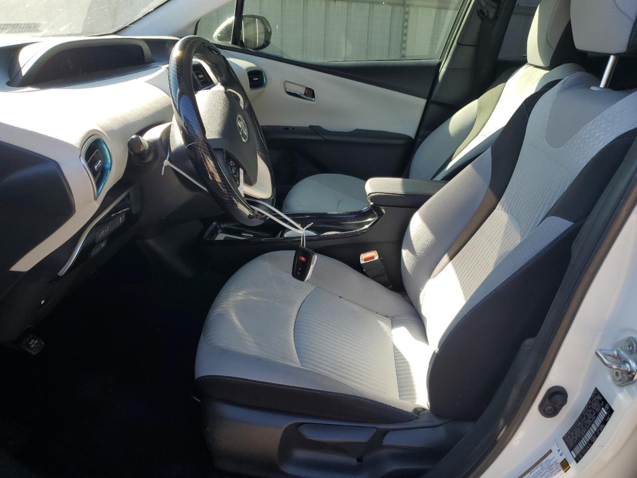 2017 TOYOTA PRIUS