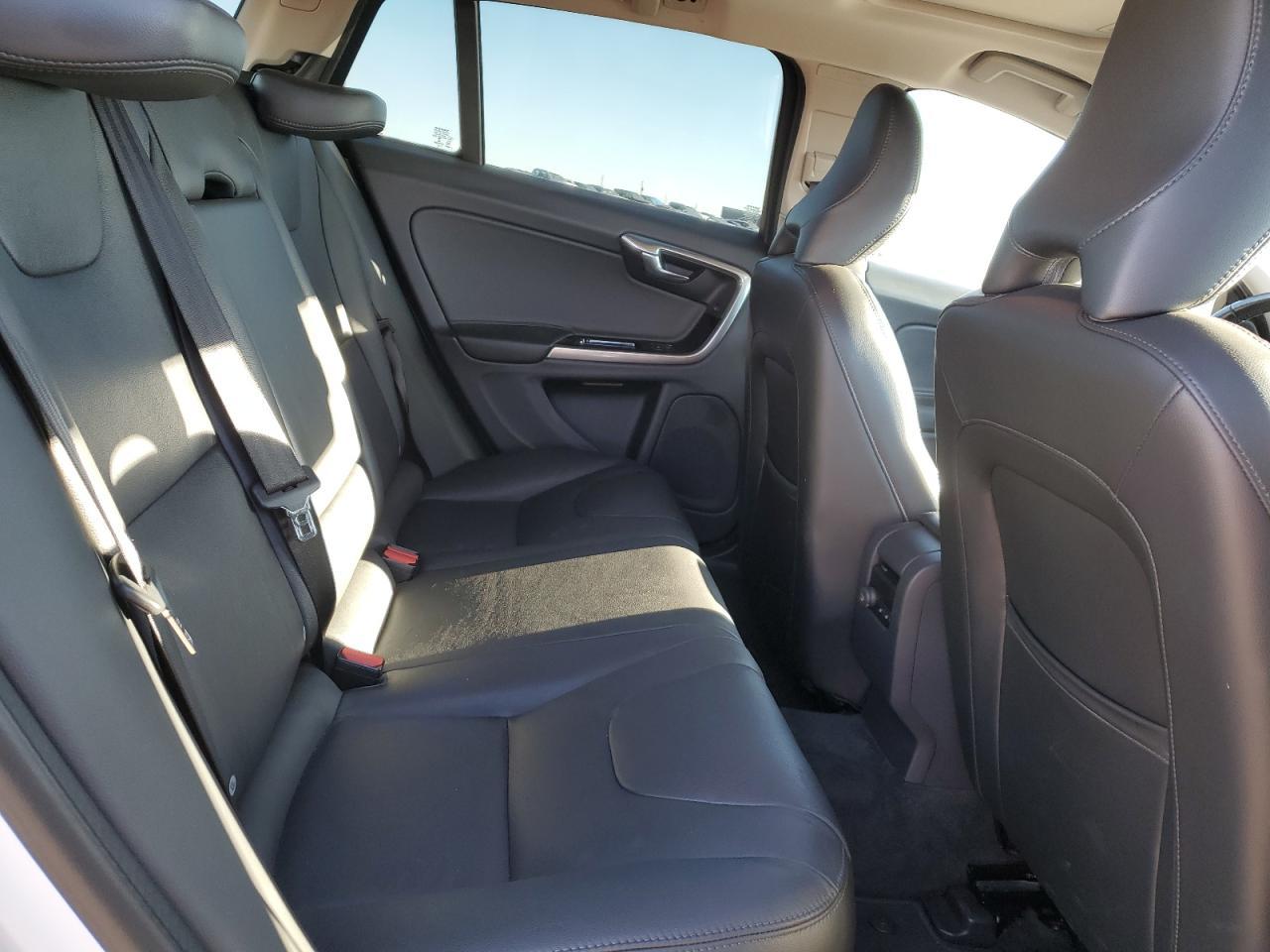 2018 VOLVO V60