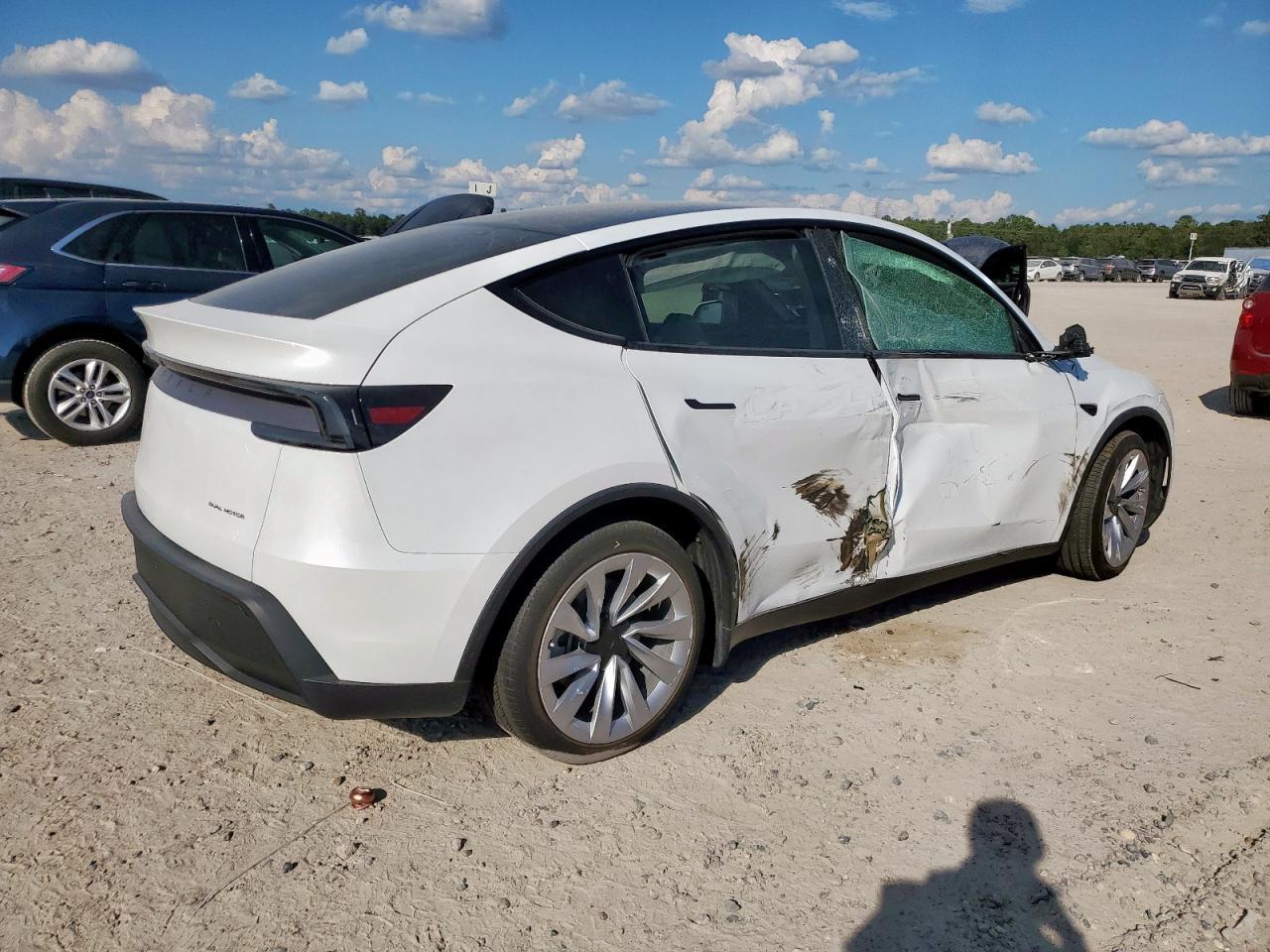 2026 TESLA MODEL Y