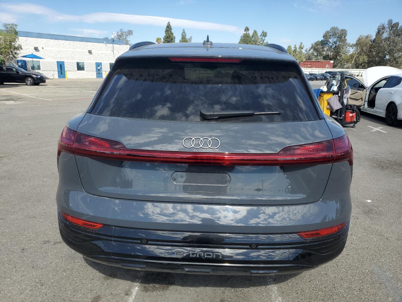 2024 AUDI Q8