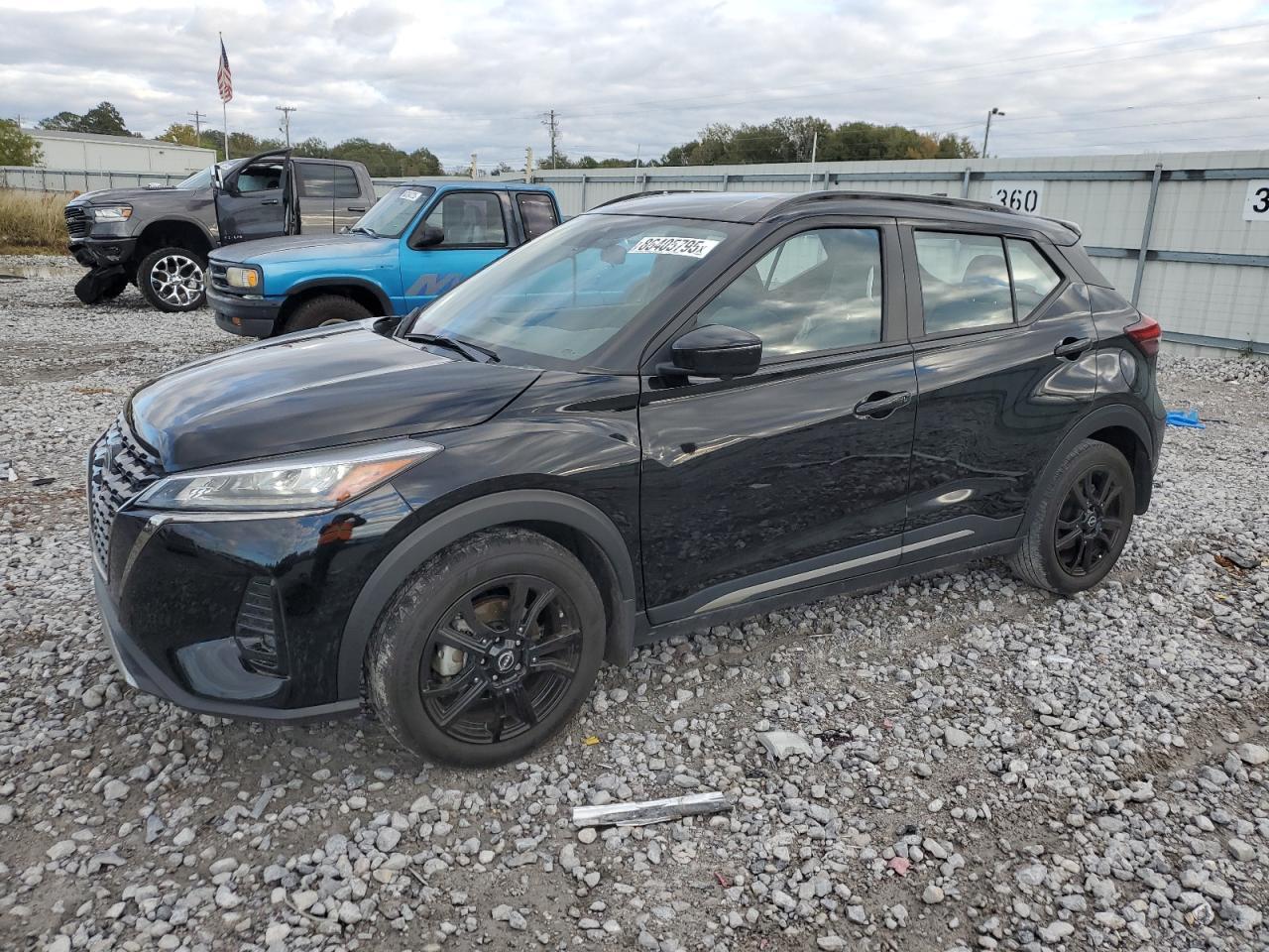 2024 NISSAN KICKS