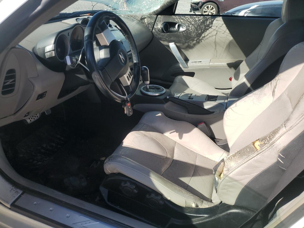 2005 NISSAN Z